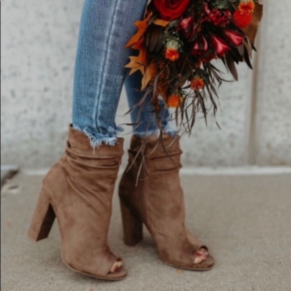 🆕LAST! Charlie Vegan Suede Peep Toe Booties - Picture 5 of 8